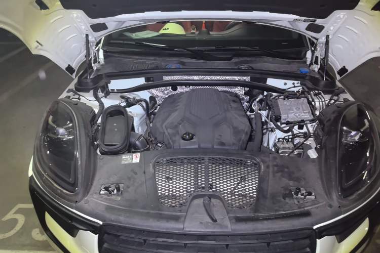 Used Porsche Macan 2024 Macan 2.0T Engine Bay