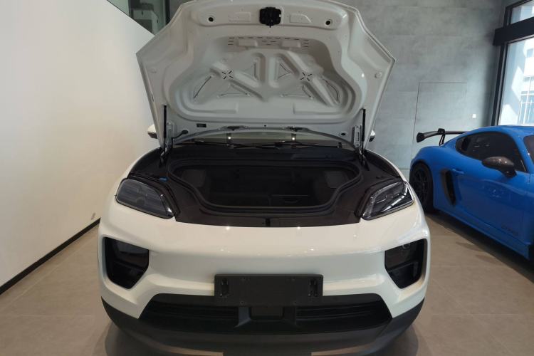 Used Porsche Macan 2024 Macan 4 Engine Bay