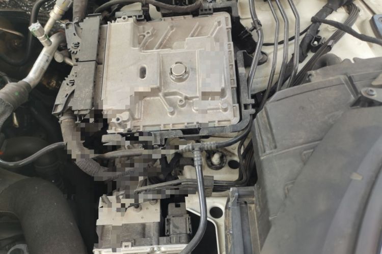 Used Porsche Macan 2024 Macan 2.0T Engine Bay Left