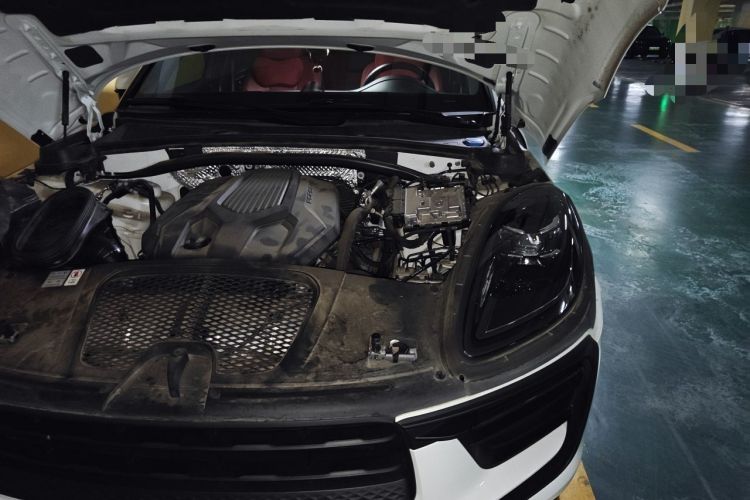 Used Porsche Macan 2024 Macan 2.0T Engine Bay Left