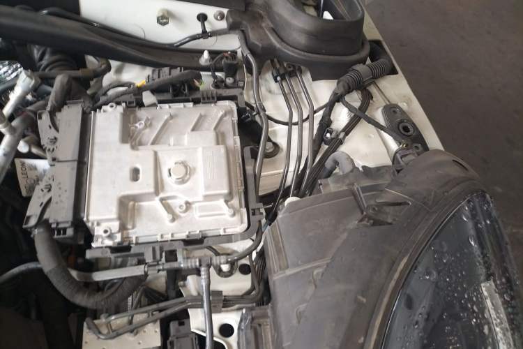 Used Porsche Macan 2024 Macan 2.0T Engine Bay Left