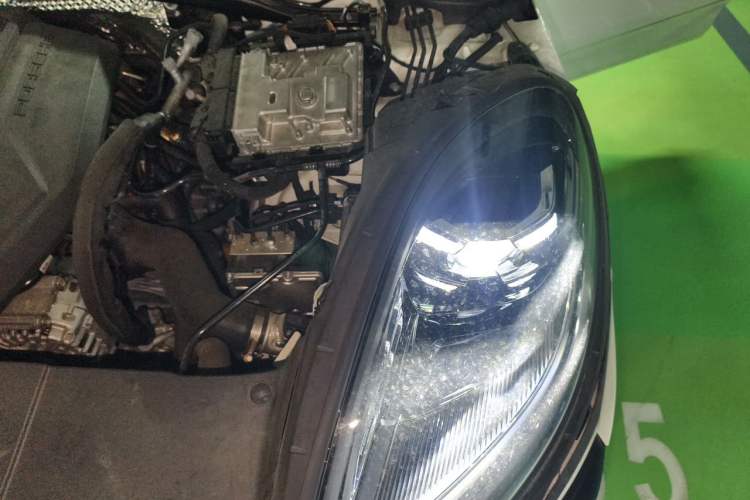 Used Porsche Macan 2024 Macan 2.0T Engine Bay Left