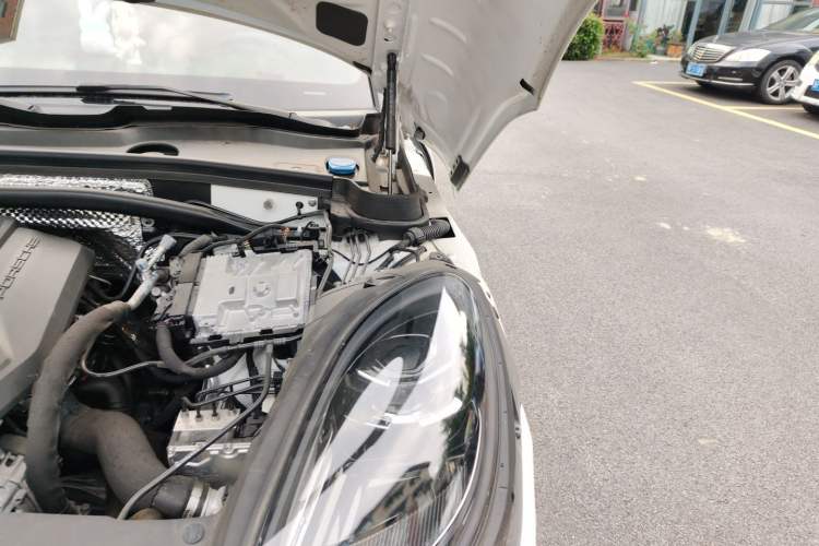 Used Porsche Macan 2024 Macan 2.0T Engine Bay Left