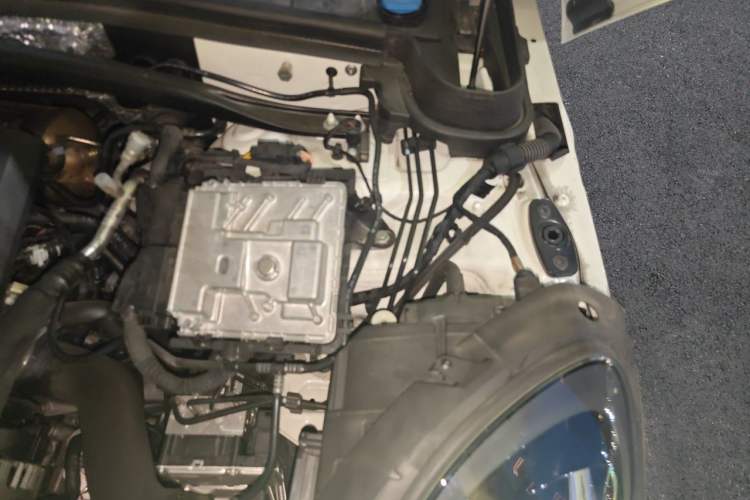 Used Porsche Macan 2024 Macan 2.0T Engine Bay Left