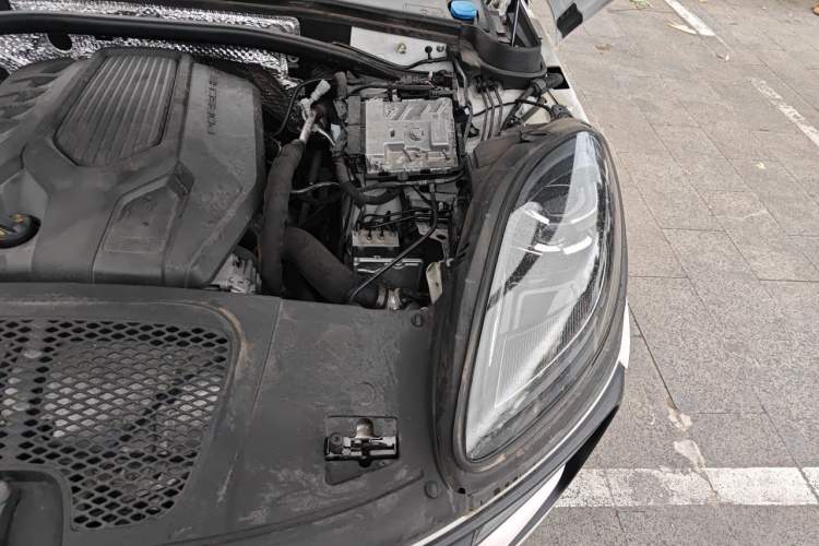 Used Porsche Macan 2024 Macan 2.0T Engine Bay Left
