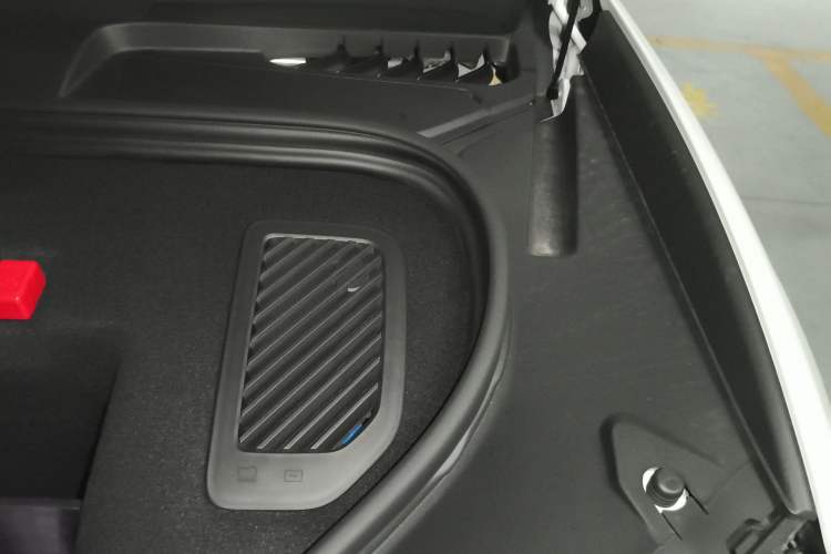 Used Porsche Macan 2024 Macan Long Range Edition Engine Bay Left
