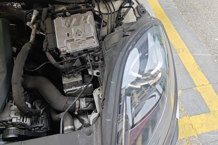 Used Porsche Macan 2024 Macan T 2.0T Engine Bay Left