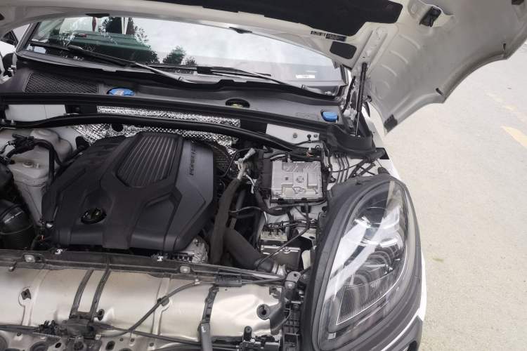 Used Porsche Macan 2024 Macan 2.0T Engine Bay Left