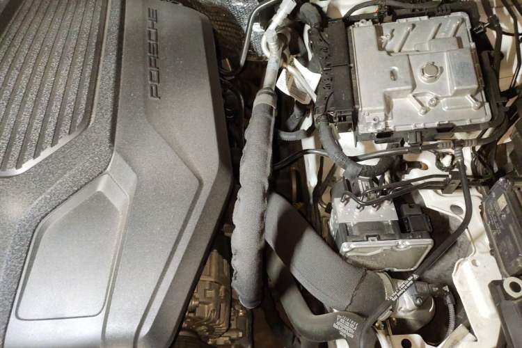 Used Porsche Macan 2024 Macan 2.0T Engine Bay Left
