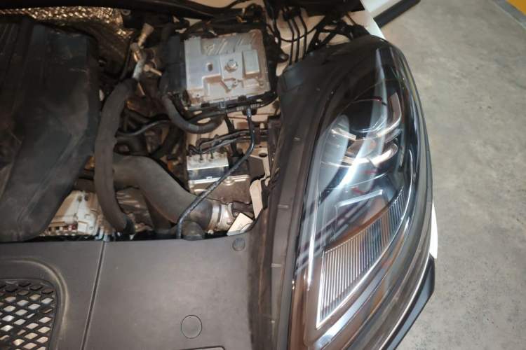 Used Porsche Macan 2024 Macan 2.0T Engine Bay Left