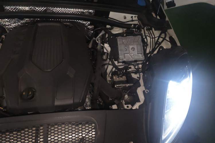 Used Porsche Macan 2024 Macan 2.0T Engine Bay Left