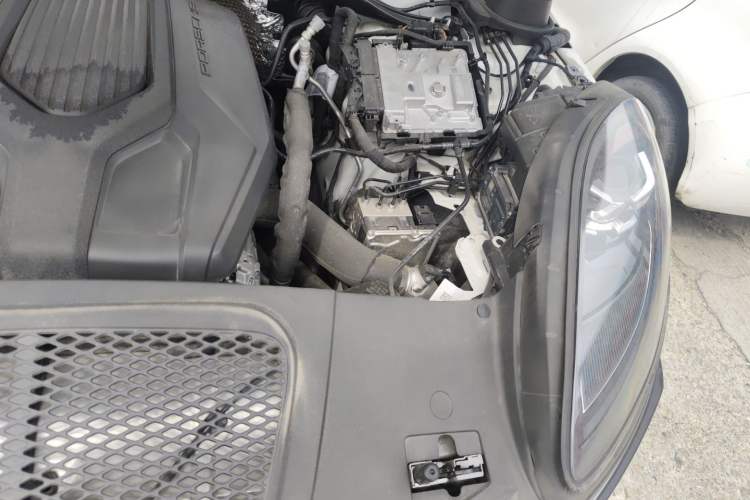 Used Porsche Macan 2024 Macan 2.0T Engine Bay Left