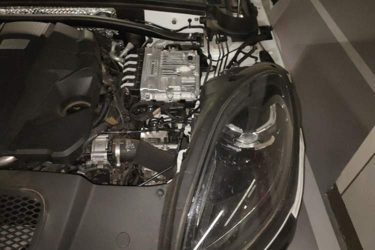 Used Porsche Macan 2024 Macan S 2.9T Engine Bay Left
