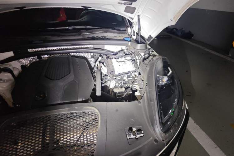 Used Porsche Macan 2024 Macan 2.0T Engine Bay Left
