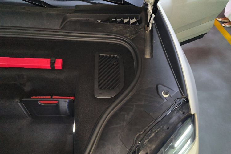 Used Porsche Macan 2024 Macan Long Range Edition Engine Bay Left