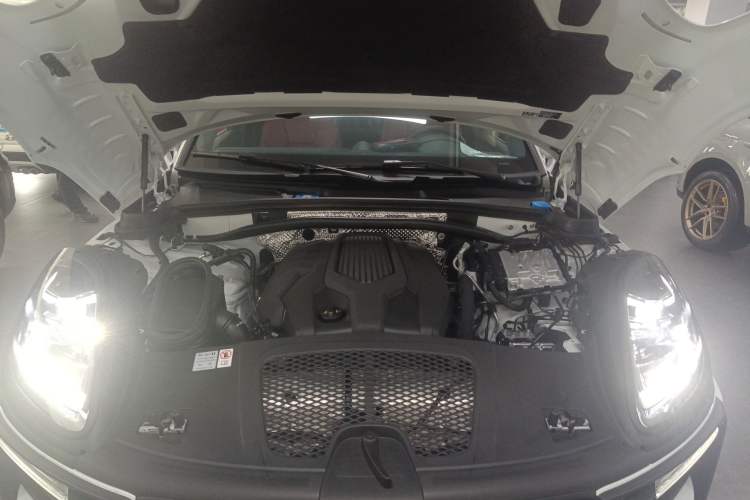 Used Porsche Macan 2024 Macan 2.0T Engine Bay