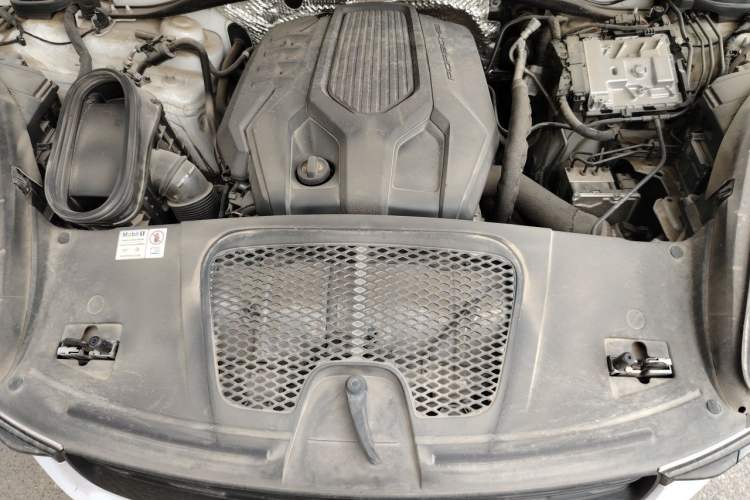 Used Porsche Macan 2024 Macan 2.0T Engine Bay