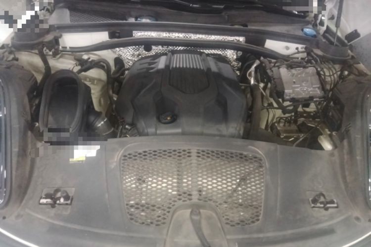 Used Porsche Macan 2024 Macan 2.0T Engine Bay