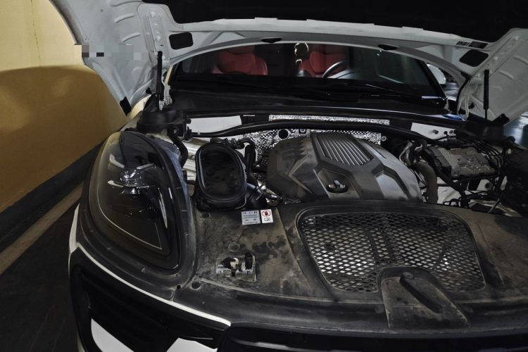 Used Porsche Macan 2024 Macan 2.0T Engine Bay Right