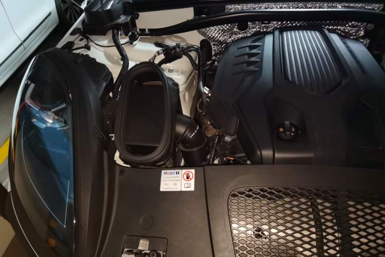 Used Porsche Macan 2024 Macan 2.0T Engine Bay Right