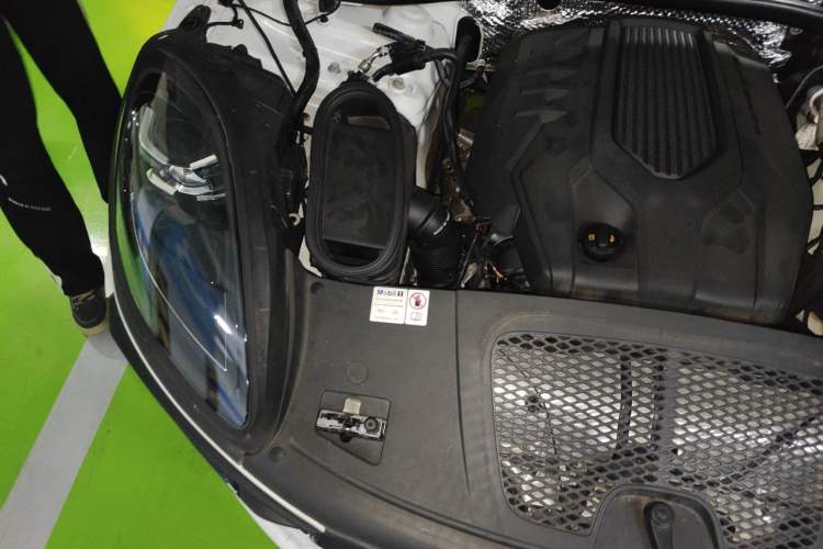 Used Porsche Macan 2024 Macan 2.0T Engine Bay Right