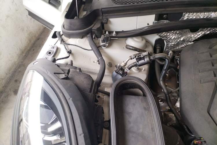 Used Porsche Macan 2024 Macan 2.0T Engine Bay Right
