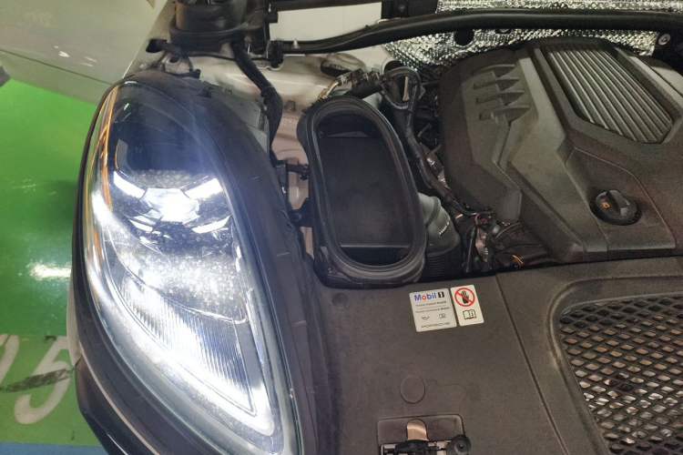 Used Porsche Macan 2024 Macan 2.0T Engine Bay Right