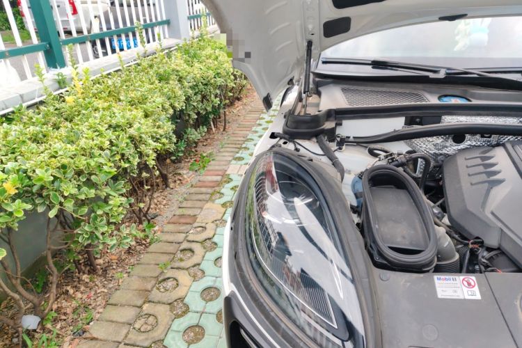 Used Porsche Macan 2024 Macan 2.0T Engine Bay Right