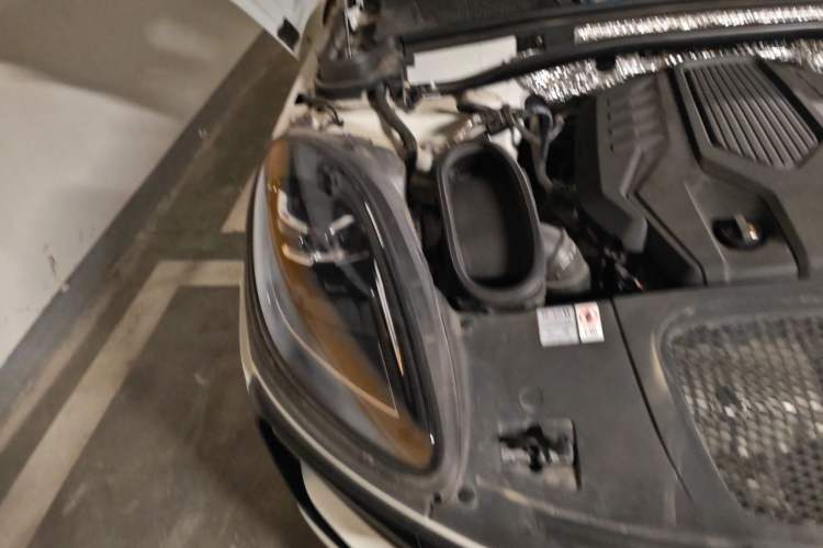 Used Porsche Macan 2024 Macan 2.0T Engine Bay Right