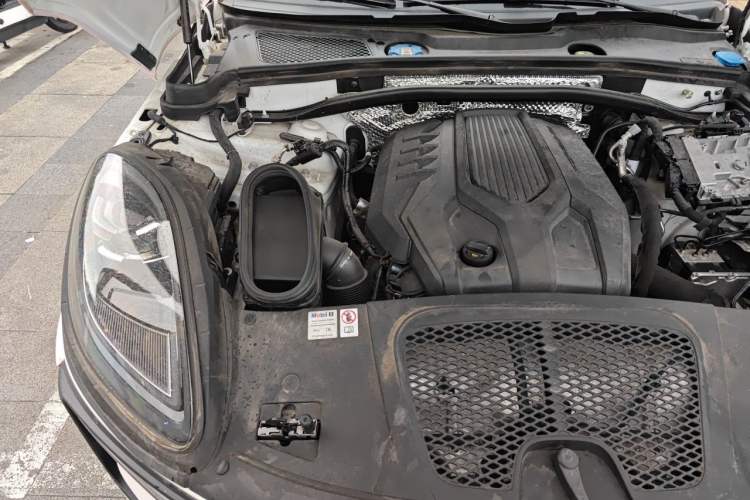 Used Porsche Macan 2024 Macan 2.0T Engine Bay Right