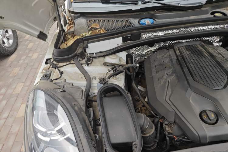 Used Porsche Macan 2024 Macan 2.0T Engine Bay Right