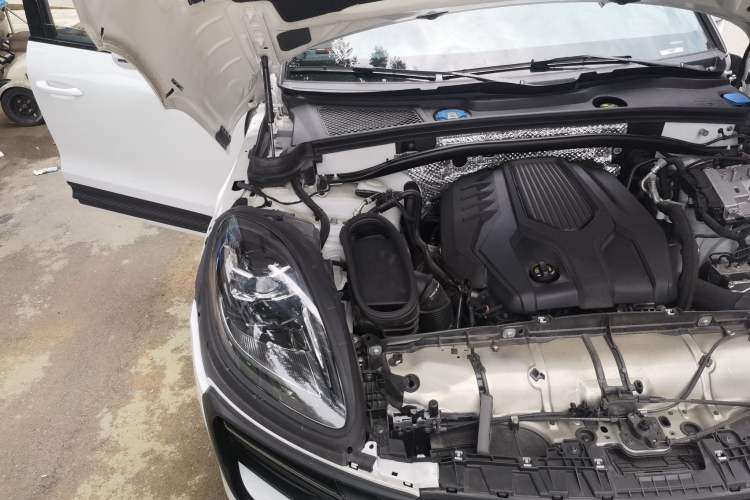 Used Porsche Macan 2024 Macan 2.0T Engine Bay Right
