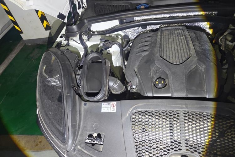 Used Porsche Macan 2024 Macan 2.0T Engine Bay Right