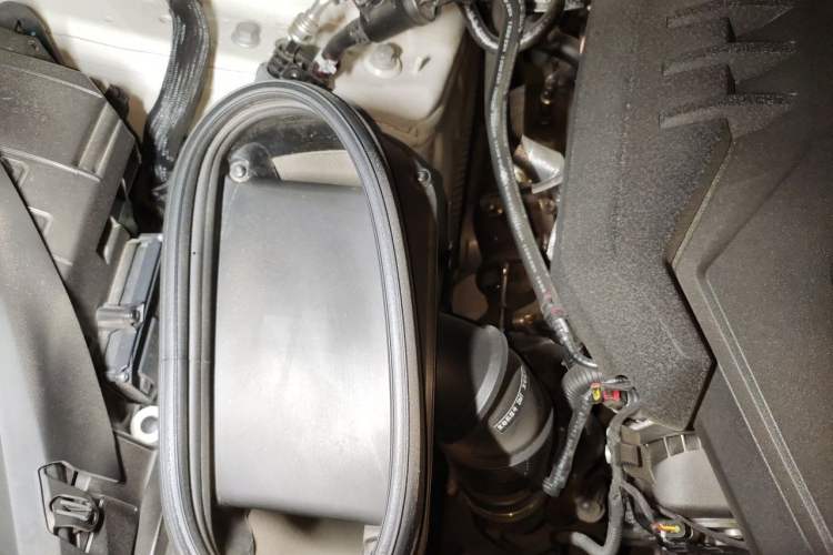 Used Porsche Macan 2024 Macan 2.0T Engine Bay Right