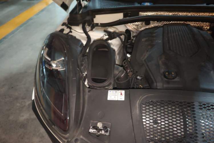 Used Porsche Macan 2024 Macan 2.0T Engine Bay Right
