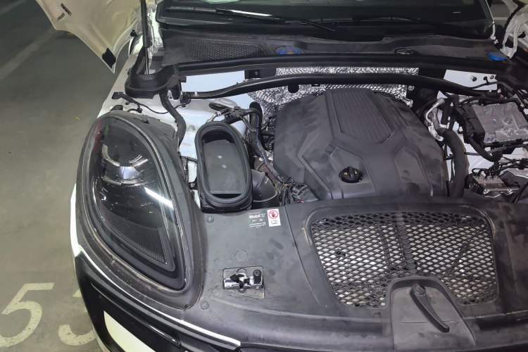 Used Porsche Macan 2024 Macan 2.0T Engine Bay Right