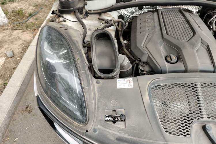 Used Porsche Macan 2024 Macan 2.0T Engine Bay Right