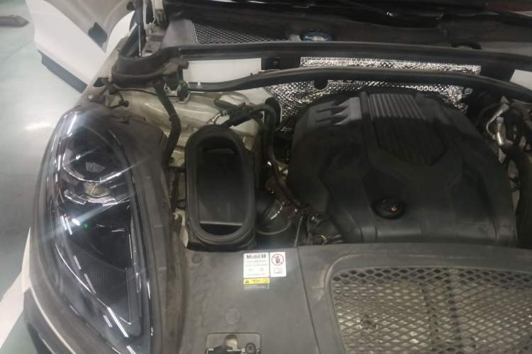 Used Porsche Macan 2024 Macan 2.0T Engine Bay Right