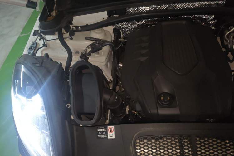 Used Porsche Macan 2024 Macan 2.0T Engine Bay Right