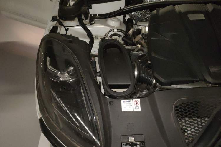 Used Porsche Macan 2024 Macan S 2.9T Engine Bay Right
