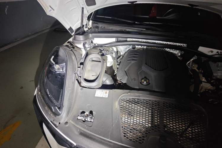 Used Porsche Macan 2024 Macan 2.0T Engine Bay Right