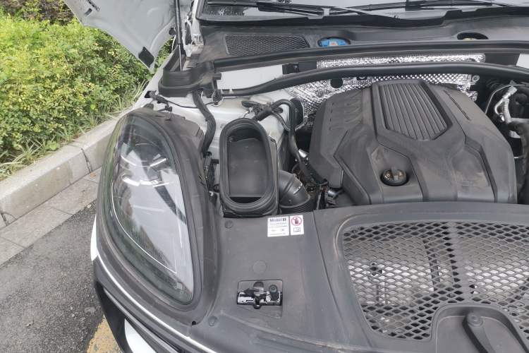 Used Porsche Macan 2024 Macan 2.0T Engine Bay Right