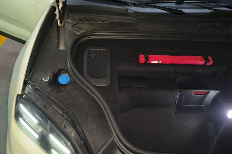 Used Porsche Macan 2024 Macan Long Range Edition Engine Bay Right