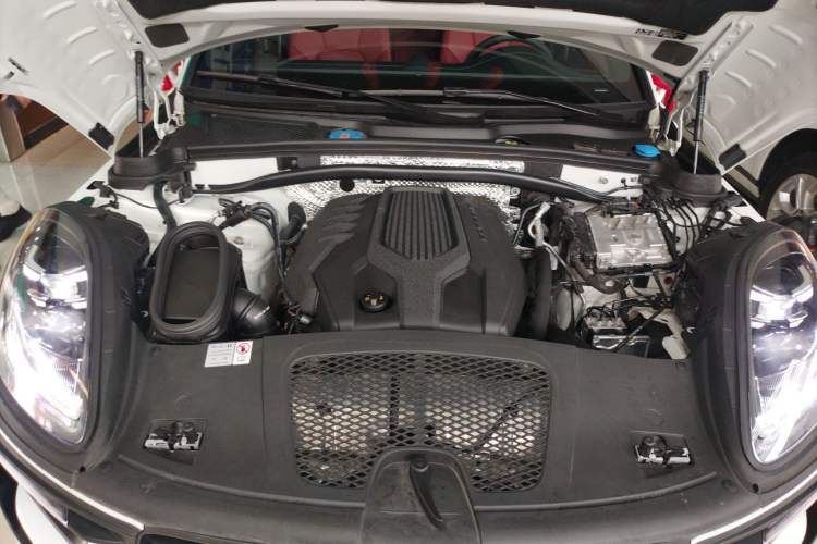 Used Porsche Macan 2024 Macan 2.0T Engine Bay