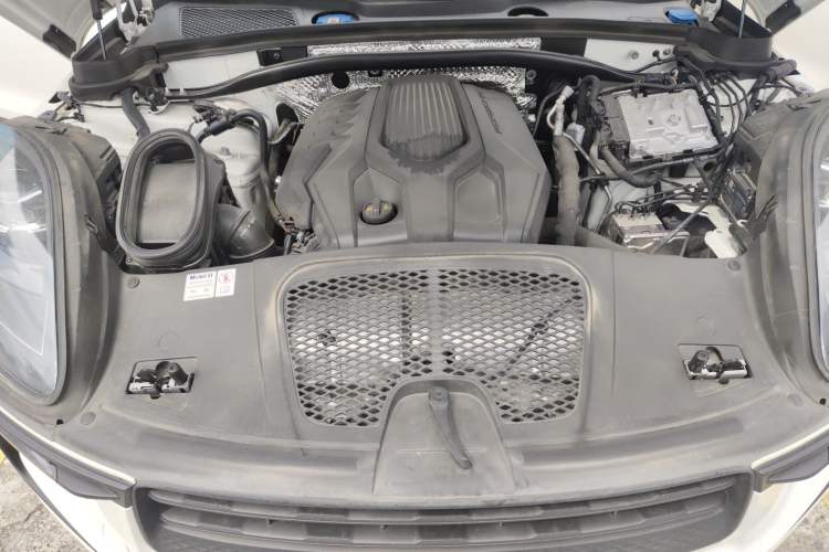 Used Porsche Macan 2024 Macan 2.0T Engine Bay