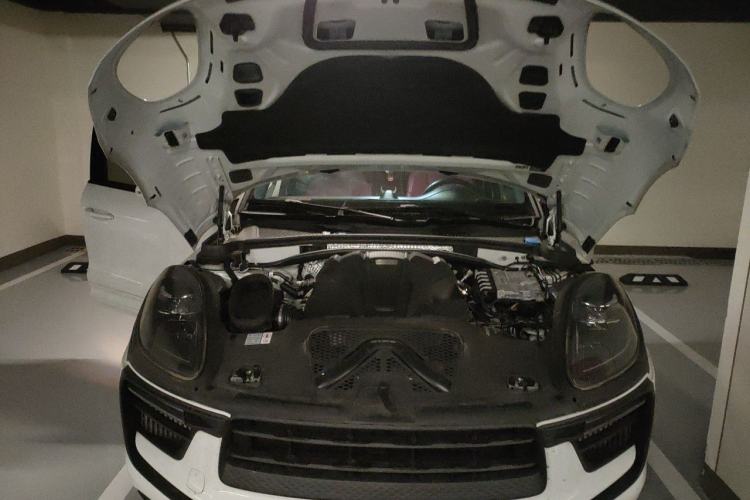 Used Porsche Macan 2024 Macan S 2.9T Engine Bay