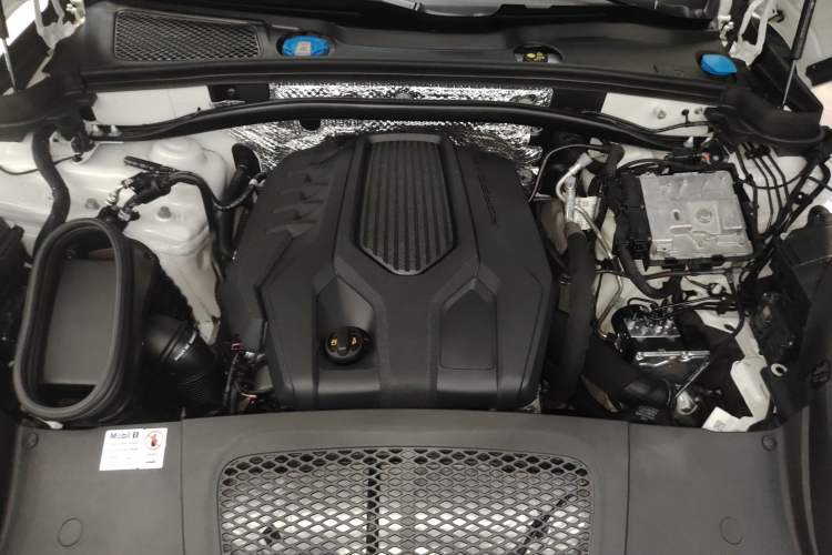 Used Porsche Macan 2024 Macan 2.0T Engine Bay