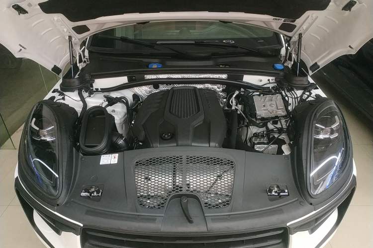Used Porsche Macan 2024 Macan 2.0T Engine Bay