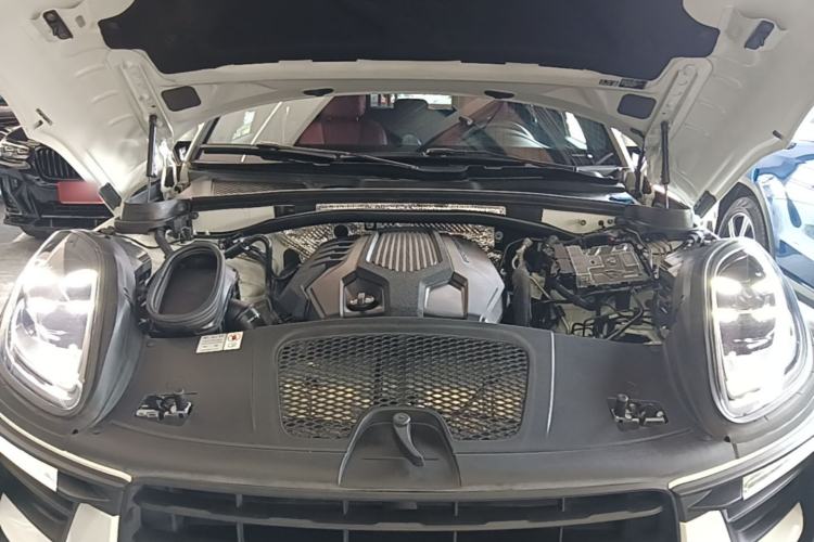 Used Porsche Macan 2024 Macan 2.0T Engine Bay