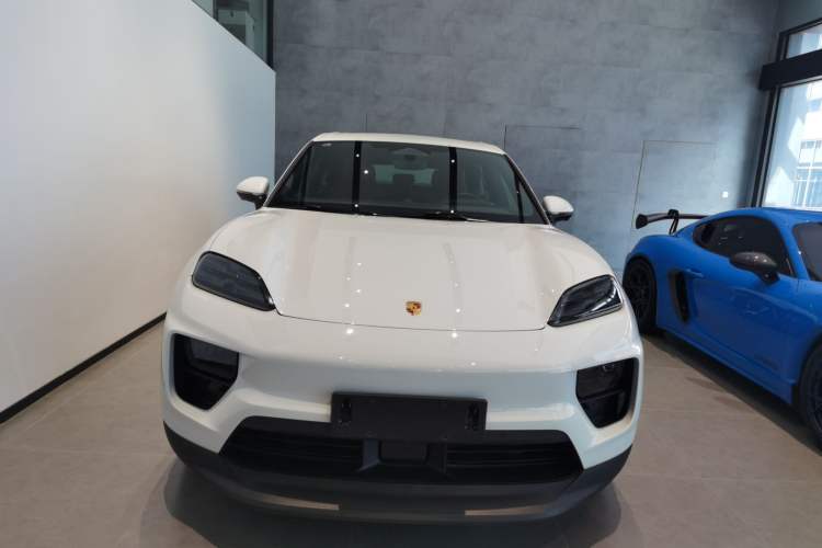 Used Porsche Macan 2024 Macan 4 Exterior 1